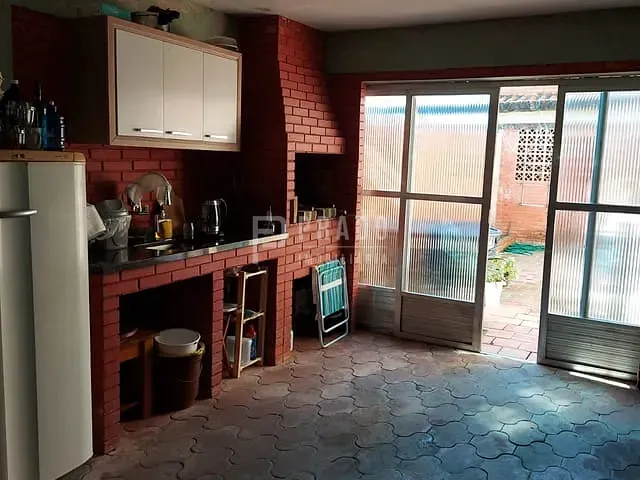 Sobrado com 347m² 3 quartos e 2 banheiros, à venda, no bairro Areal em Pelotas