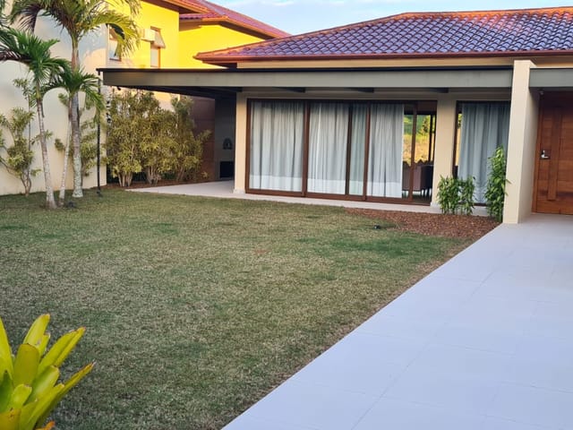 Casa com 1000m² 5 quartos e 2 banheiros, à venda, no bairro Praia da Rasa em Armação dos Búzios