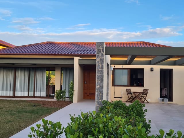 Casa com 1000m² 5 quartos e 2 banheiros, à venda, no bairro Praia da Rasa em Armação dos Búzios
