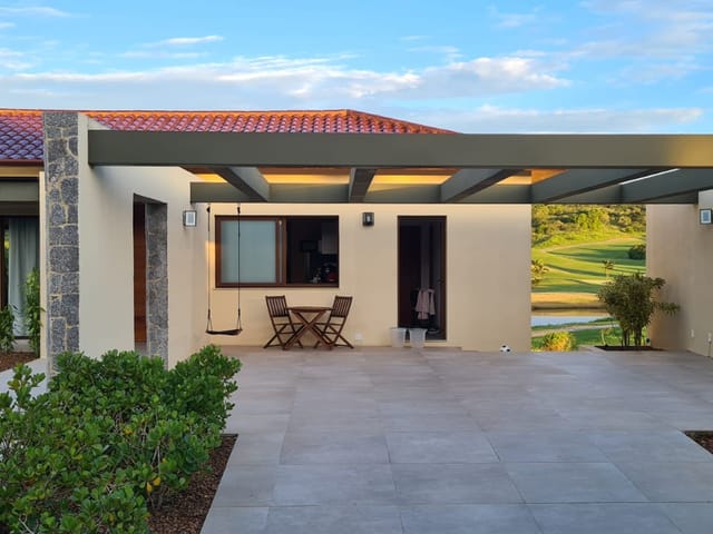 Casa com 1000m² 5 quartos e 2 banheiros, à venda, no bairro Praia da Rasa em Armação dos Búzios