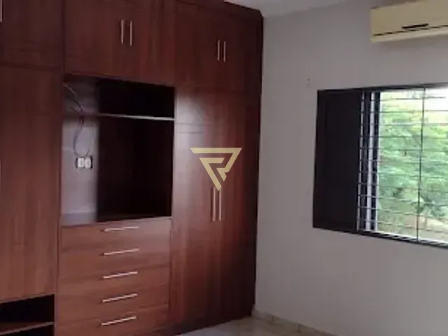 Sobrado com 250m² 3 quartos e 3 banheiros, à venda, no bairro Jd. Itamaracá em Jardinópolis