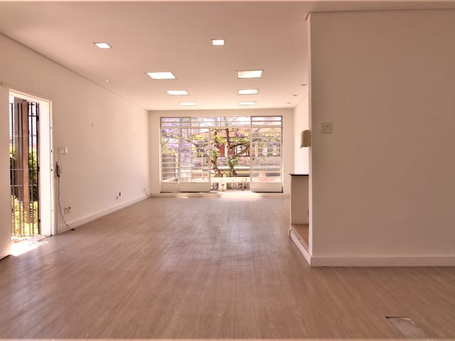 Casa com 180m², à venda ou para alugar, no bairro Chácara Monte Alegre em São Paulo