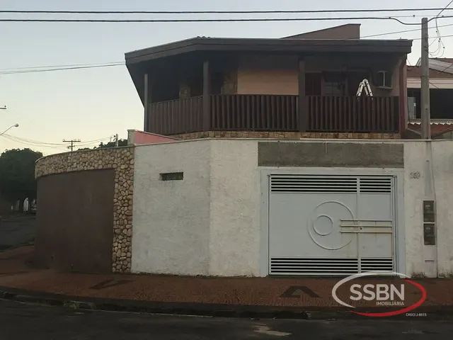 Sobrado com 164m² 3 quartos e 2 banheiros, à venda, no bairro Vila Dainese em Americana