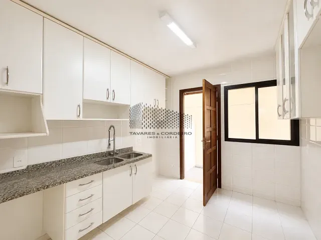 Sobrado 3 quartos e 3 banheiros, à venda, no bairro Mercês em Curitiba