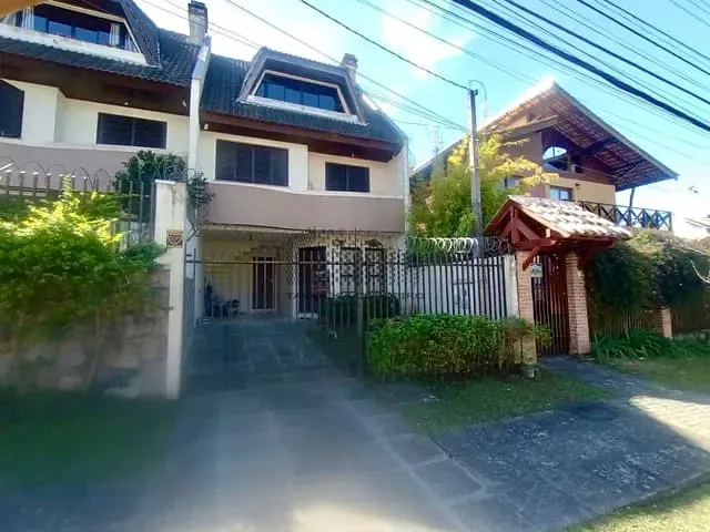 Sobrado 3 quartos e 3 banheiros, à venda ou para alugar, no bairro Mercês em Curitiba