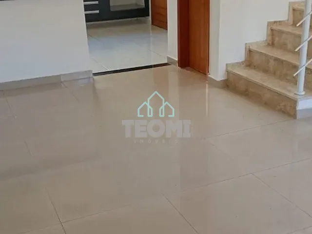 Sobrado com 200m² 3 quartos e 2 banheiros, à venda, no bairro Vila Areao em Taubaté
