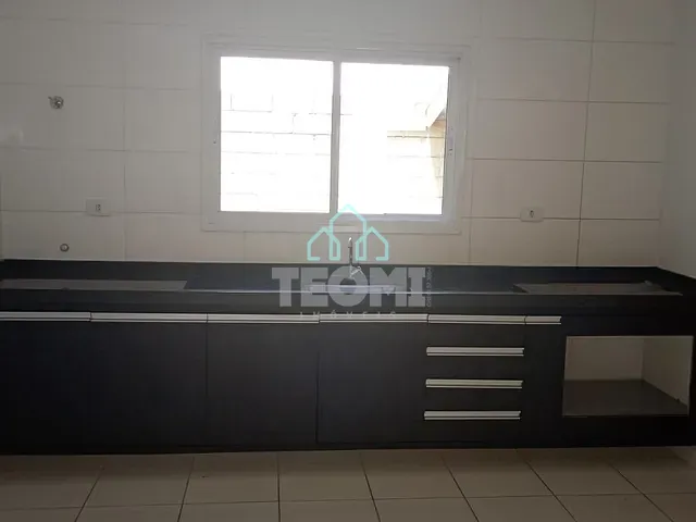 Sobrado com 200m² 3 quartos e 2 banheiros, à venda, no bairro Vila Areao em Taubaté