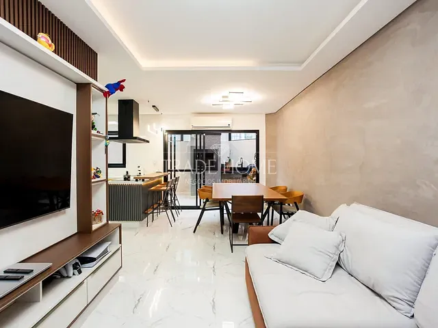 Sobrado com 157m² 3 quartos e 4 banheiros, à venda, no bairro Lindóia em Curitiba