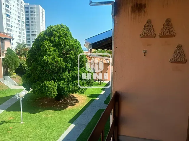 Sobrado 3 quartos e 2 banheiros, à venda, no bairro Jardim Califórnia em Jacareí