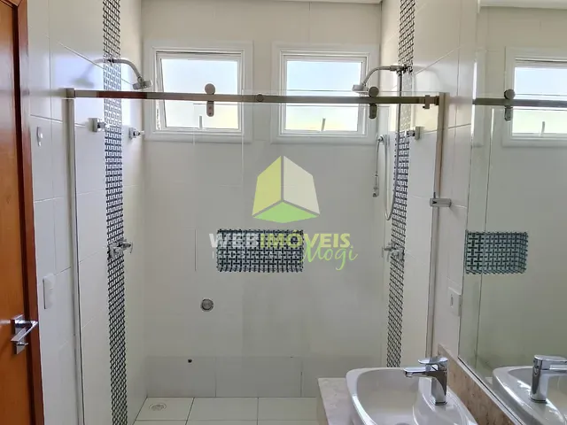 Casa com 250m² 4 quartos e 4 banheiros, à venda ou para alugar, no bairro Fazenda Rodeio em Mogi das Cruzes