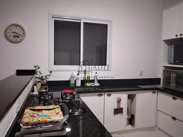 Sobrado com 150m² 3 quartos e 2 banheiros, à venda, no bairro Vila Suissa em Mogi das Cruzes