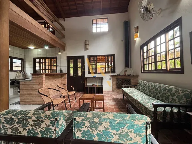 Sobrado com 350m² 4 quartos e 5 banheiros, à venda, no bairro Boiçucanga em São Sebastião