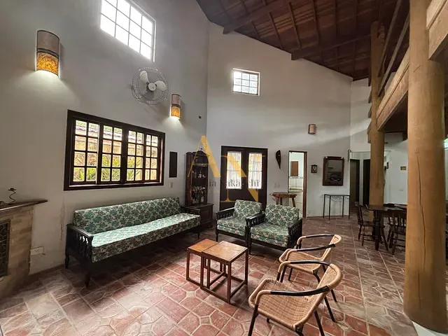 Sobrado com 350m² 4 quartos e 5 banheiros, à venda, no bairro Boiçucanga em São Sebastião