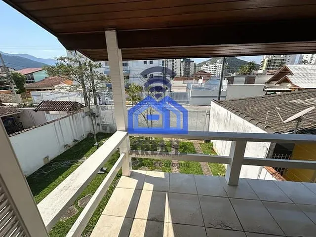 Sobrado com 313m², à venda, no bairro Martim de Sá em Caraguatatuba