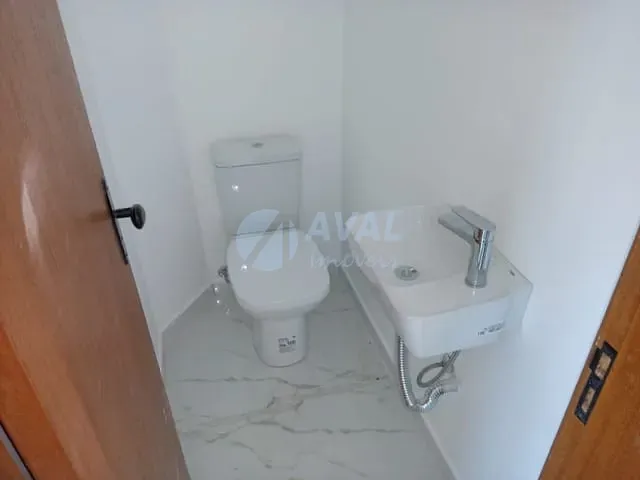 Sobrado com 180m² 3 quartos e 1 banheiro, à venda ou para alugar, no bairro Jardim Cláudia em Pinhais