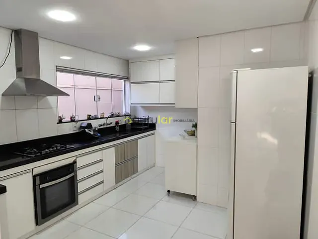 Casa com 318m² 3 quartos e 5 banheiros, à venda, no bairro Jardim Colonial em Bauru