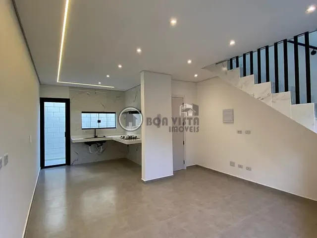 Sobrado 2 quartos e 2 banheiros, à venda, no bairro Vila Melchizedec em Mogi das Cruzes