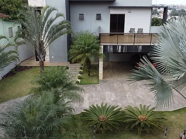 Sobrado com 600m² 4 quartos e 5 banheiros, à venda, no bairro Centro em Apucarana