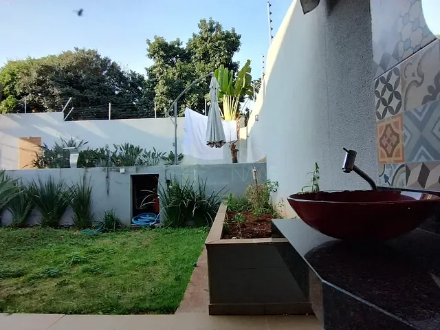 Sobrado com 600m² 4 quartos e 5 banheiros, à venda, no bairro Centro em Apucarana