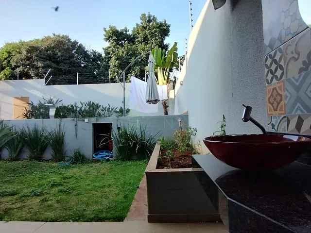 Sobrado com 600m² 4 quartos e 5 banheiros, à venda, no bairro Centro em Apucarana