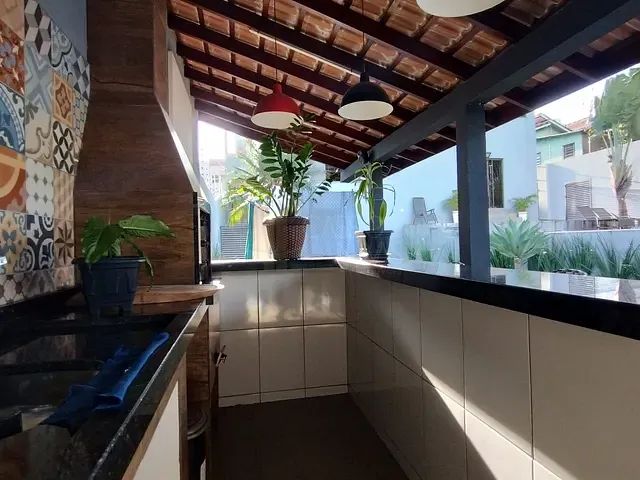 Sobrado com 600m² 4 quartos e 5 banheiros, à venda, no bairro Centro em Apucarana