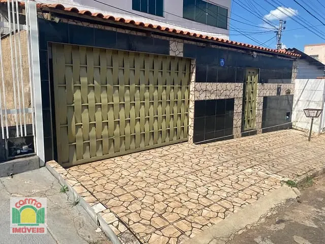 Sobrado com 350m² 4 quartos e 3 banheiros, à venda, no bairro Setor Central em Anápolis