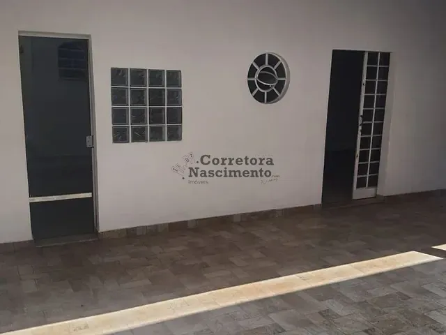 Sobrado com 250m², para alugar, no bairro Jardim Satélite em São José dos Campos