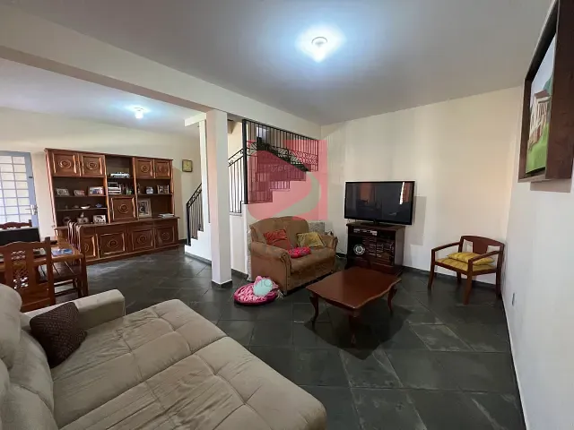 Sobrado 2 quartos e 2 banheiros, à venda, no bairro Jardim Petrópolis em Pirassununga