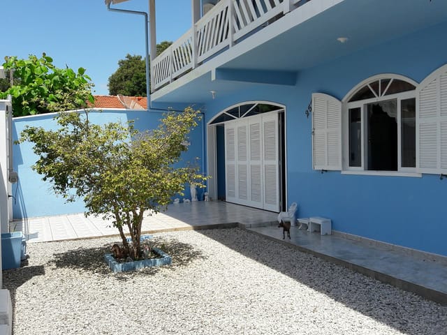 Sobrado com 186m² 4 quartos e 2 banheiros, à venda, no bairro Praia de Armação em Penha