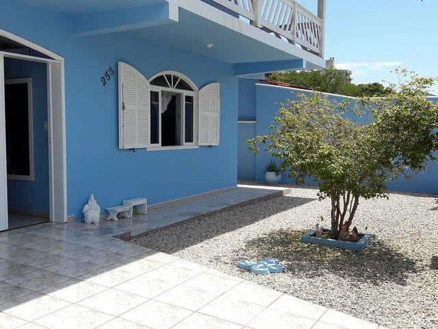 Sobrado com 186m² 4 quartos e 2 banheiros, à venda, no bairro Praia de Armação em Penha