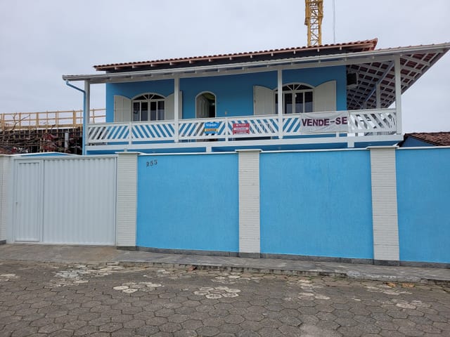Sobrado com 186m² 4 quartos e 2 banheiros, à venda, no bairro Praia de Armação em Penha