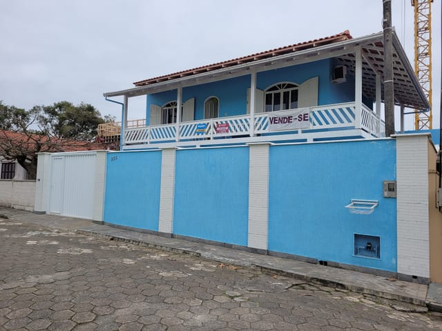 Sobrado com 186m² 4 quartos e 2 banheiros, à venda, no bairro Praia de Armação em Penha