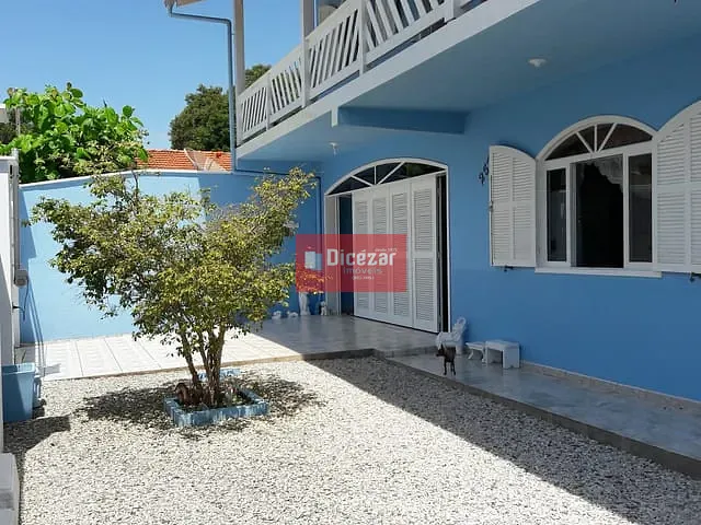 Sobrado com 186m² 4 quartos e 2 banheiros, à venda, no bairro Praia de Armação em Penha