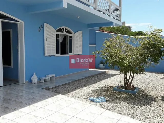 Sobrado com 186m² 4 quartos e 2 banheiros, à venda, no bairro Praia de Armação em Penha
