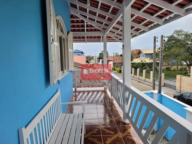 Sobrado com 186m² 4 quartos e 2 banheiros, à venda, no bairro Praia de Armação em Penha