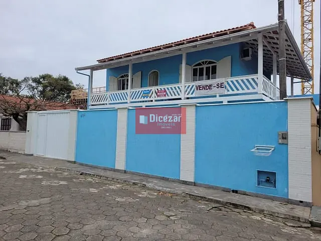 Sobrado com 186m² 4 quartos e 2 banheiros, à venda, no bairro Praia de Armação em Penha