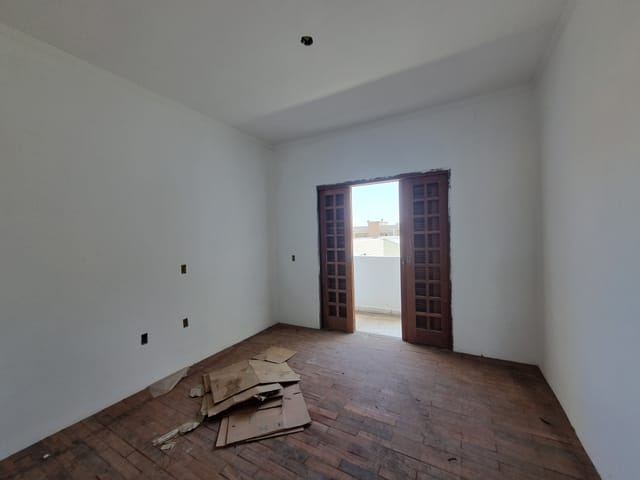 Sobrado com 250m² 4 quartos e 4 banheiros, à venda, no bairro Residencial Pasin em Pindamonhangaba