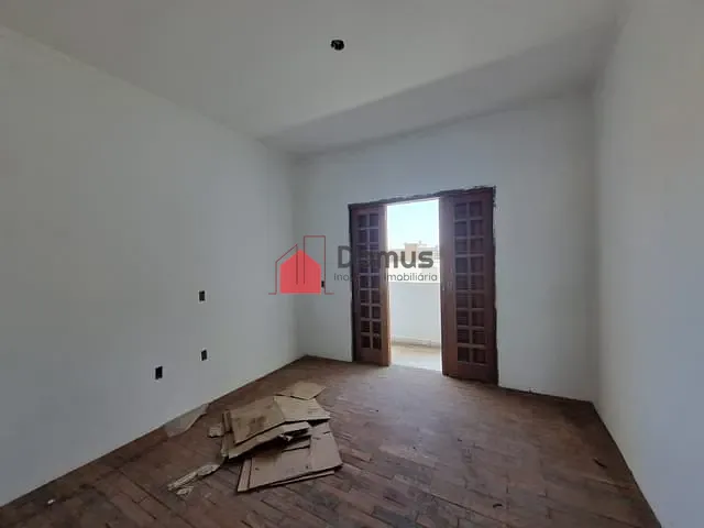 Sobrado com 250m² 4 quartos e 4 banheiros, à venda, no bairro Residencial Pasin em Pindamonhangaba