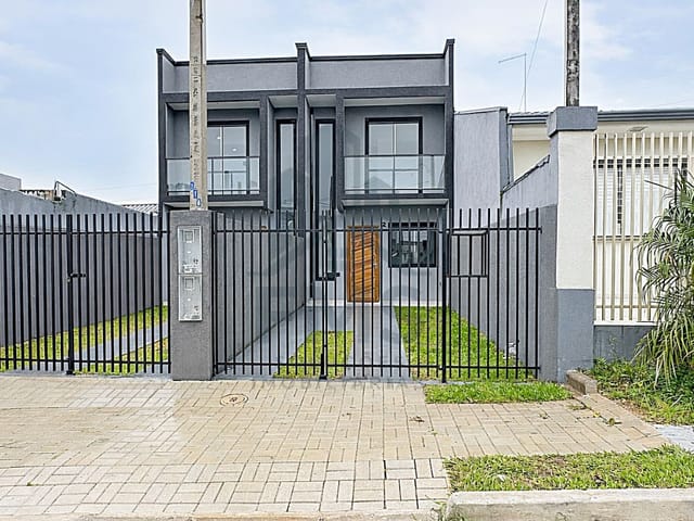 Sobrado 3 quartos e 2 banheiros, à venda, no bairro Campo de Santana em Curitiba