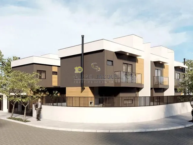 Sobrado com 136m² 3 quartos e 2 banheiros, à venda, no bairro Nova Palhoça em Palhoça
