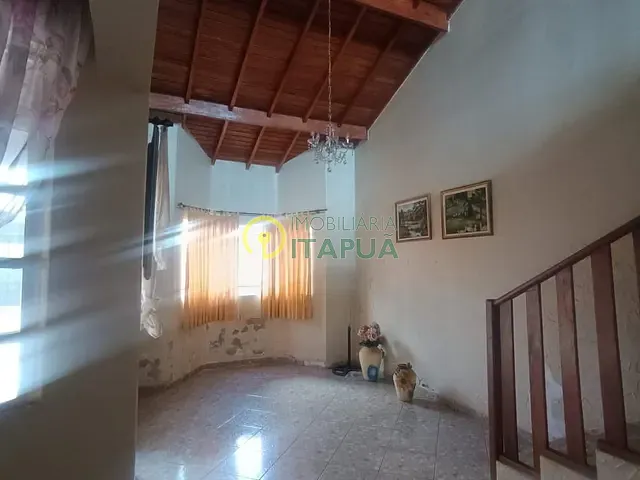 Sobrado com 250m² 4 quartos e 3 banheiros, à venda, no bairro Antares em Londrina