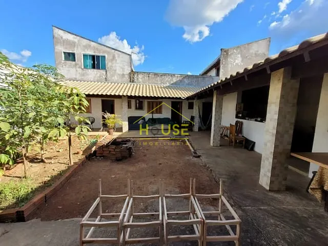 Sobrado com 271m², à venda, no bairro Jardim Universitário em Votuporanga