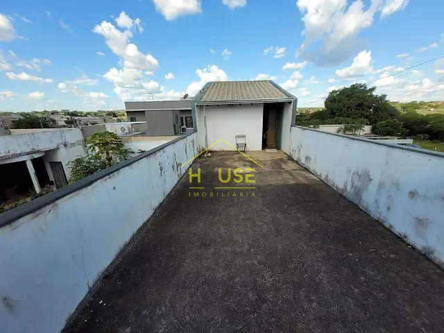 Sobrado com 271m², à venda, no bairro Jardim Universitário em Votuporanga