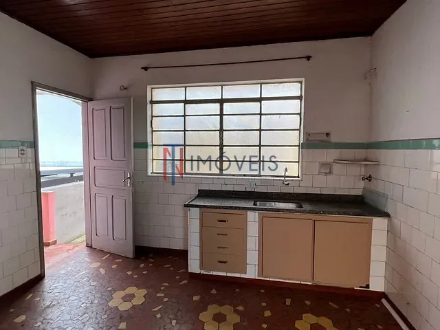 Sobrado com 300m² 4 quartos e 2 banheiros, à venda, no bairro Centro em Atibaia
