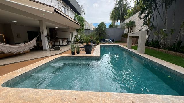 Sobrado com 700m² 5 quartos e 7 banheiros, para alugar, no bairro Residencial Alphaville Flamboyant em Goiânia