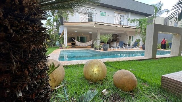 Sobrado com 700m² 5 quartos e 7 banheiros, para alugar, no bairro Residencial Alphaville Flamboyant em Goiânia