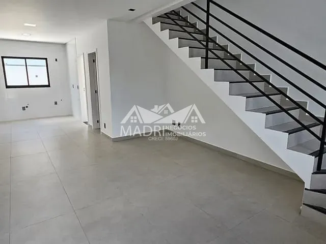 Sobrado com 150m² 2 quartos e 3 banheiros, à venda, no bairro Ponte do Imaruim em Palhoça
