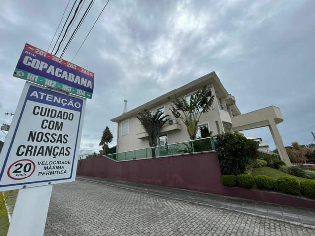 Sobrado com 890m² 3 quartos e 5 banheiros, à venda, no bairro Ingleses do Rio Vermelho em Florianópolis