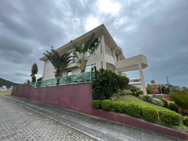 Sobrado com 890m² 3 quartos e 5 banheiros, à venda, no bairro Ingleses do Rio Vermelho em Florianópolis