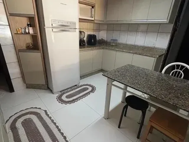 Sobrado com 552m² 7 quartos e 4 banheiros, à venda, no bairro Capão Raso em Curitiba